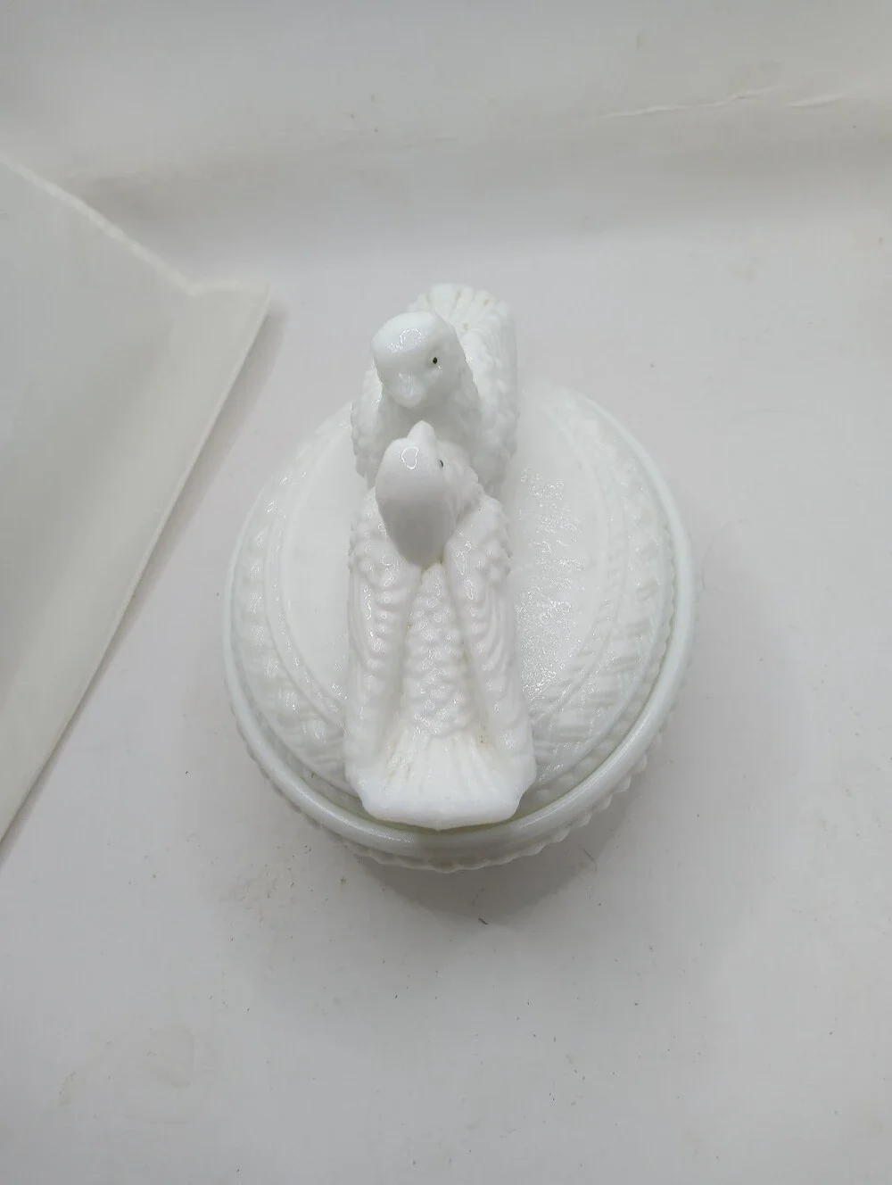Vintage Westmoreland Milk Glass Love Birds Doves Kissing Covered Dish Bowl